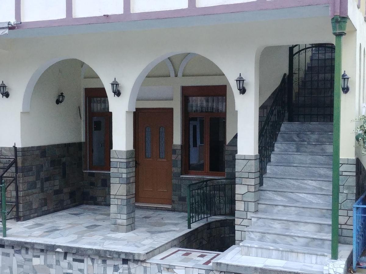Guest House Urat Gjirokastër Exterior foto