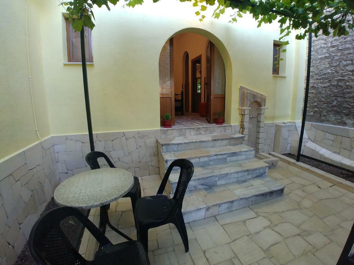 Guest House Urat Gjirokastër Exterior foto